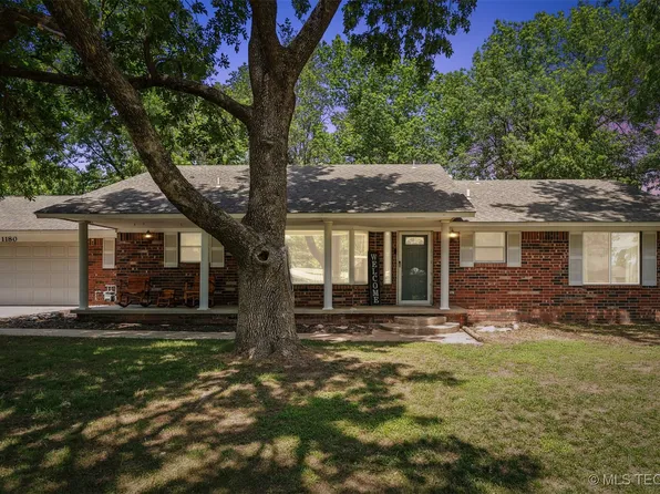 1180 W Country Club Rd, Claremore, OK 74017