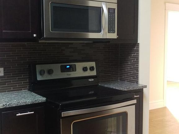 3rd image of 3155 N Pine Grove Ave #2