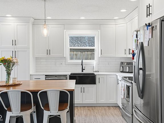 4th image of 5239 Bombay Dr