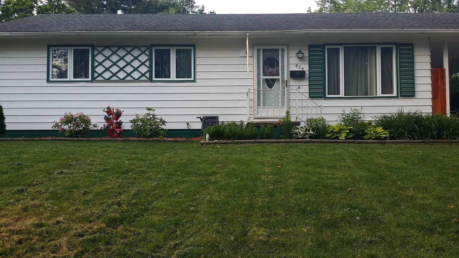 424 Dawn Ave photo 1