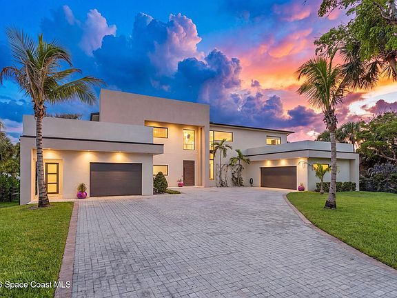 2nd image of 7866 Casuarina Dr