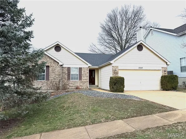 2347 Paradise Peak Cir, Ballwin, MO 63011