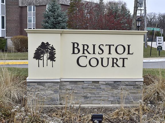 3rd image of 400 Ascot Dr APT 3M