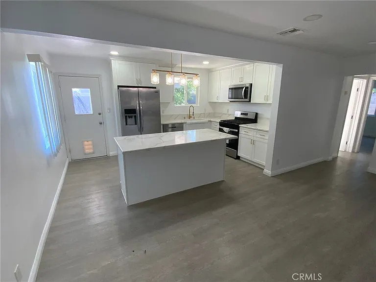 1702 S Monterey Ave — Photo 2