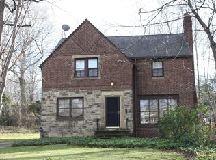 2690 Edgehill Rd, Cleveland Heights, OH 44106