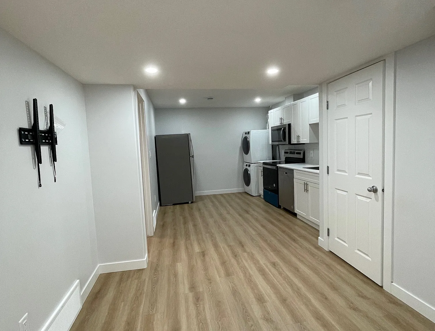New condition BSMT Suite in Glenridding Ravine — Photo 3