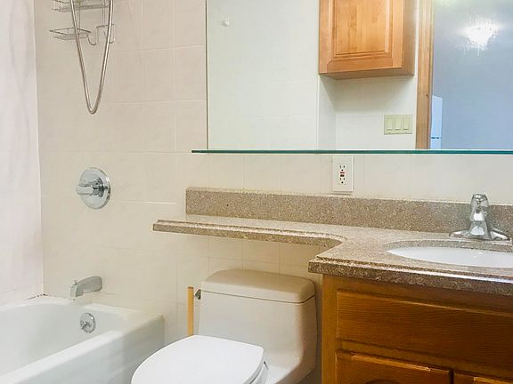 5th image of 245 Harman St APT B3