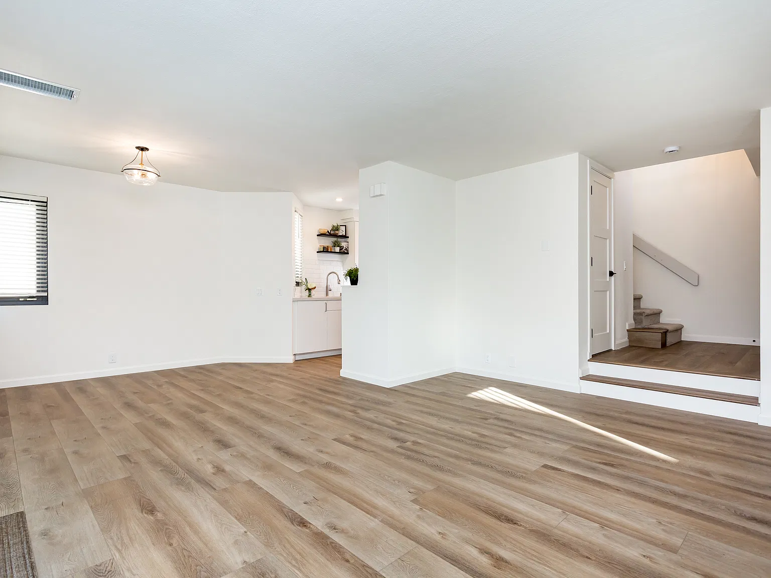 2 bed, 1.5 bath, 1074 sqft, $4,250 — Photo 4
