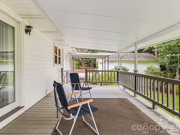 4th image of 38 Westridge Dr