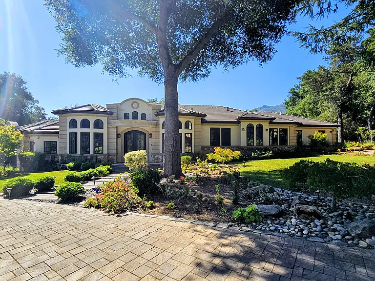 Bonnie Brae Ln — Photo 1