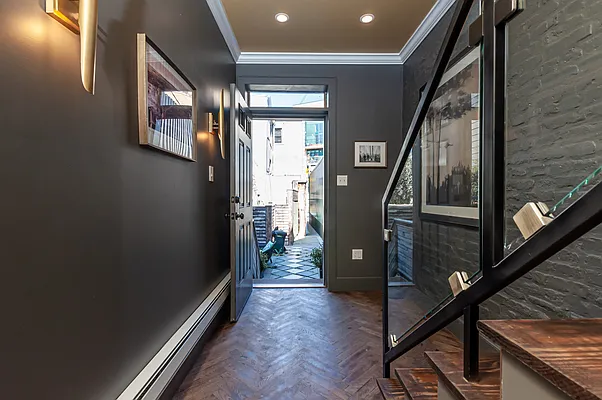 Rented by Realty Collective | media 11