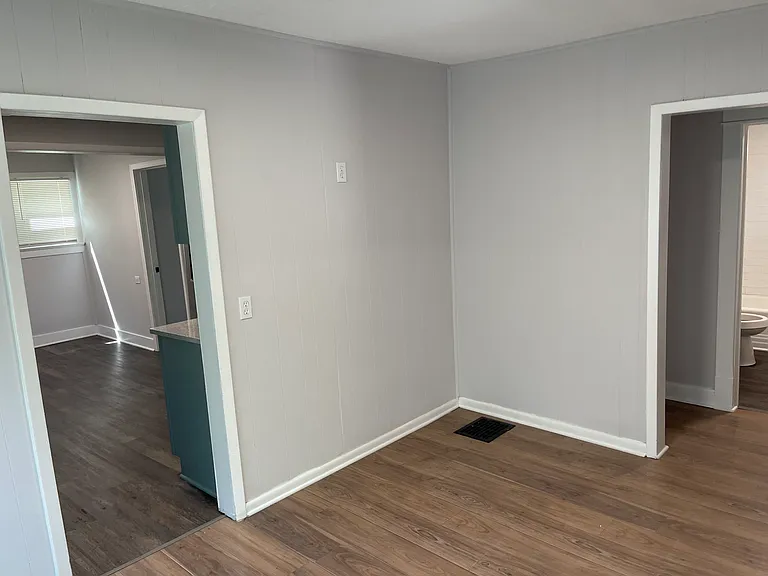 1308 S Northern Blvd — Photo 16