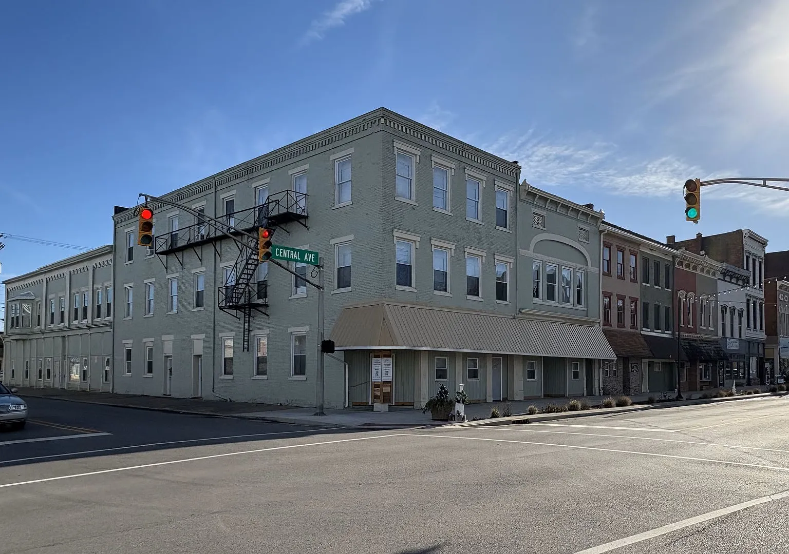 Central Plaza Apartments — Photo 1