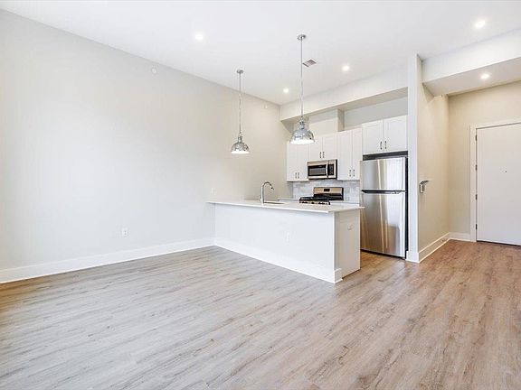 4th image of 667-665 Grand St #401