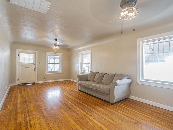3rd image of 3204 Nashville Ave