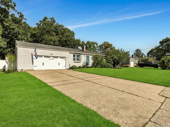 941 Montauk Avenue, Islip Terrace, NY 11752