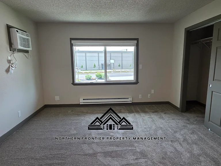 418 SW 4th St — Photo 8