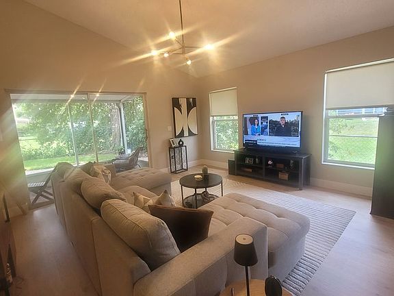 5th image of 1452 Creekside Cir