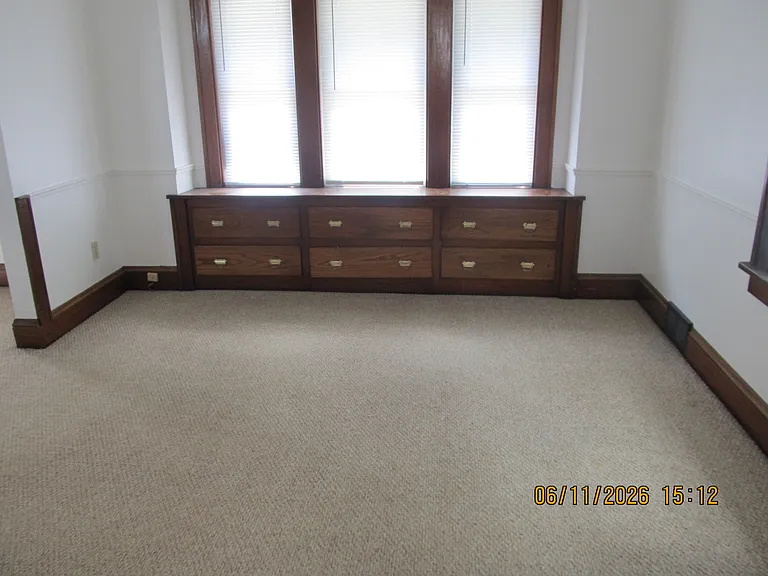 1915 Newton St — Photo 5