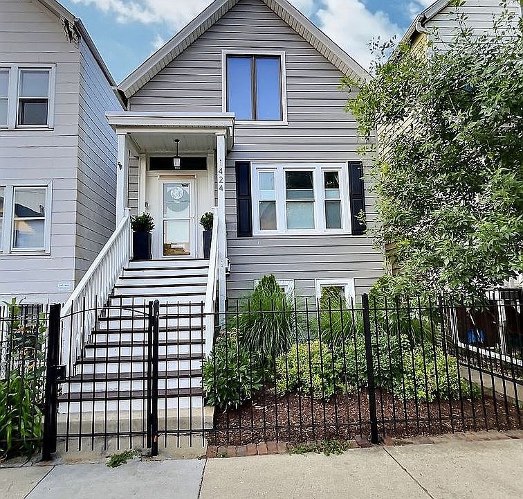1st image of 1424 W Diversey Pkwy #1