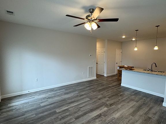 4th image of 313 Hillview Dr #124