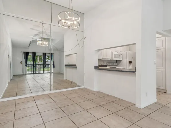 712 Sunny Pine Way #F3, Greenacres, FL 33415