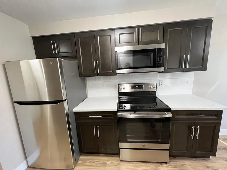 708 Browning Ave S #16 — Photo 3