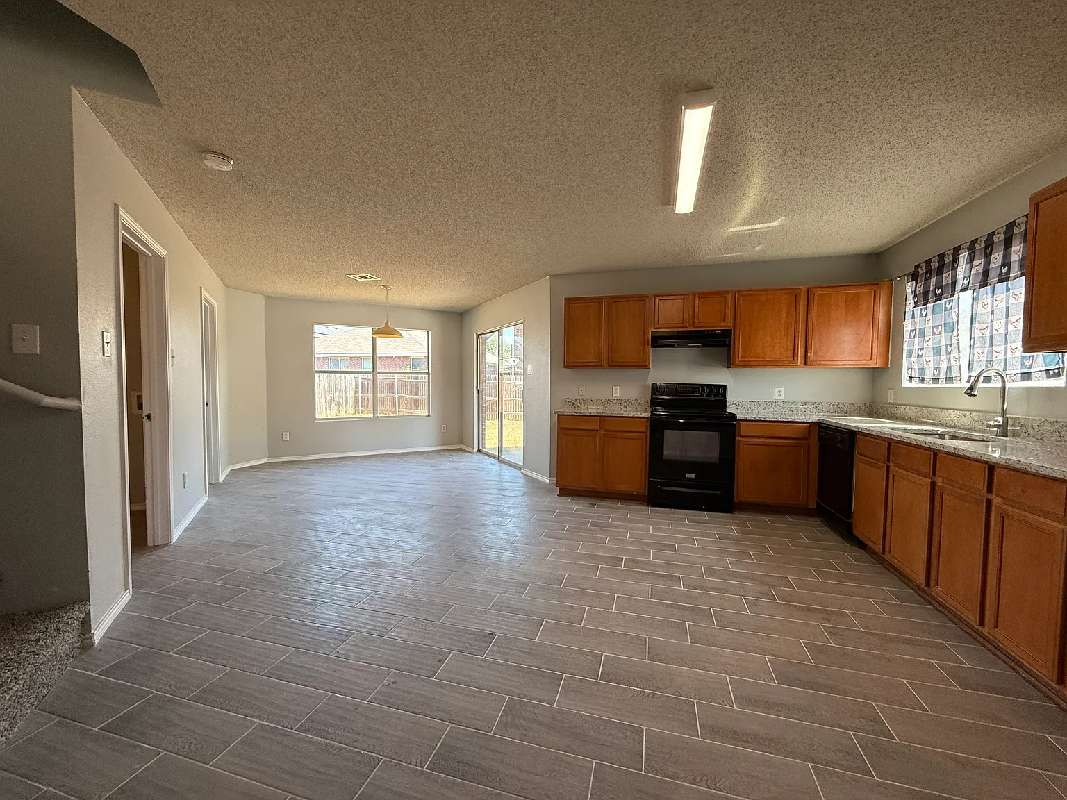 4 bed, 3.5 bath, 2657 sqft, $2,450 — Photo 3