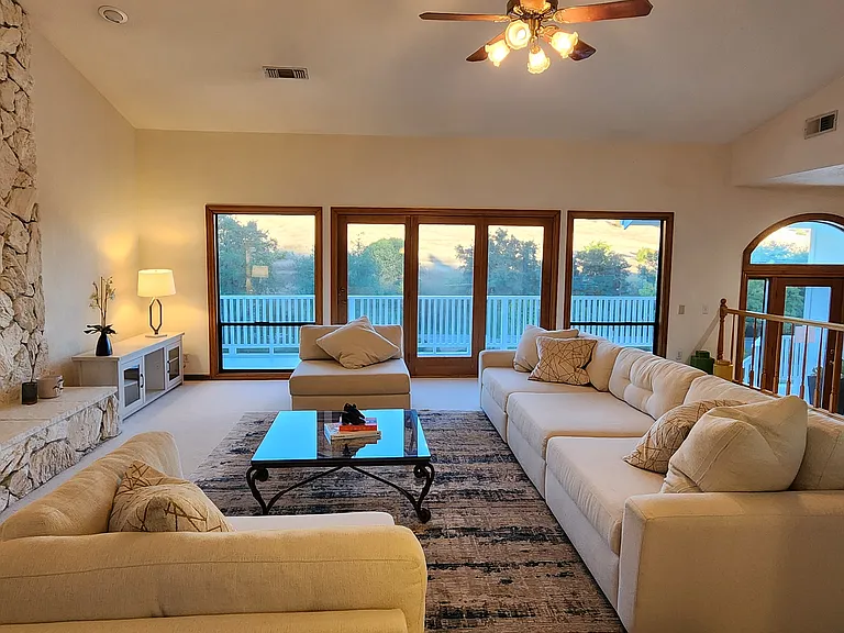 3556 Mesa Verdes Dr — Photo 2