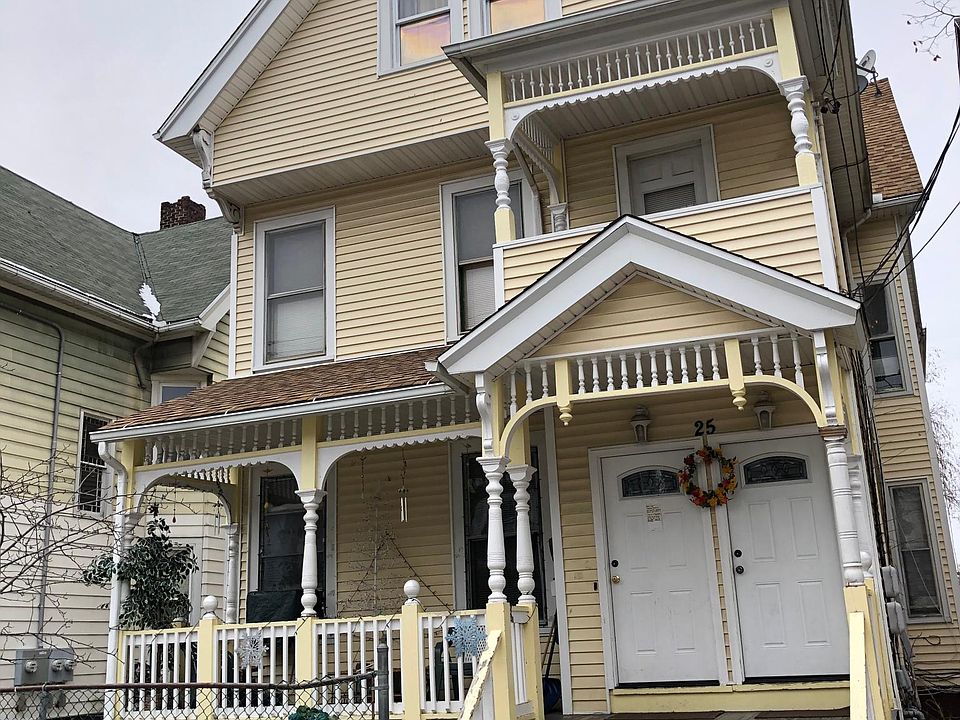 1st image of 25 Cassius St #2