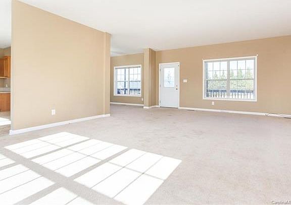 4th image of 70 Lone Laurel Trl