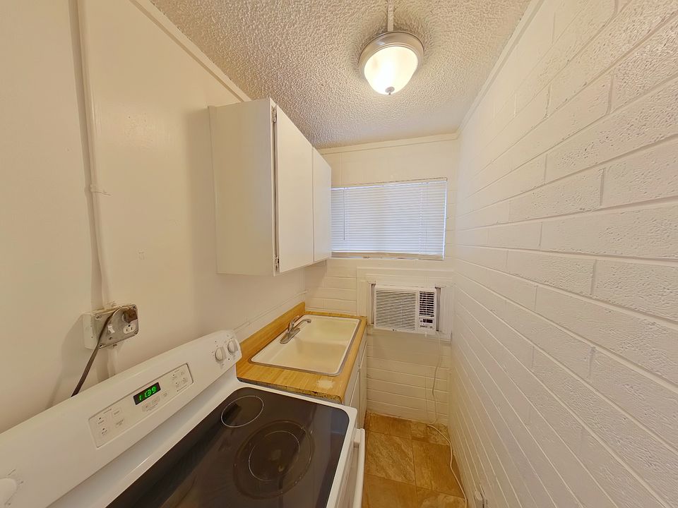 1st image of 1644 Athol Ave APT 6