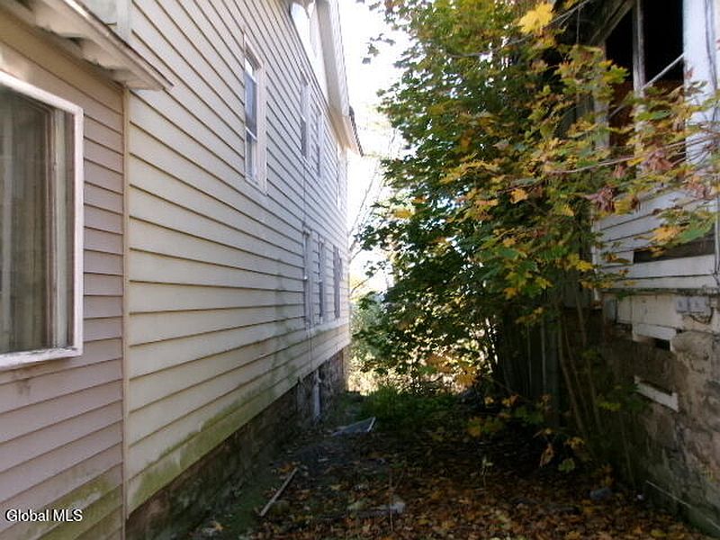 4th image of 17 Loomis Street