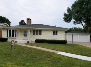 910 E Phoenix Ave, Grand Island, NE 68801