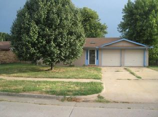 1404 NE 5th St, Moore, OK 73160