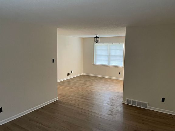 4th image of 5052 Dianne Dr