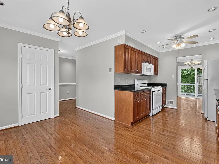 8006 Lady Lewis Ct — Photo 16