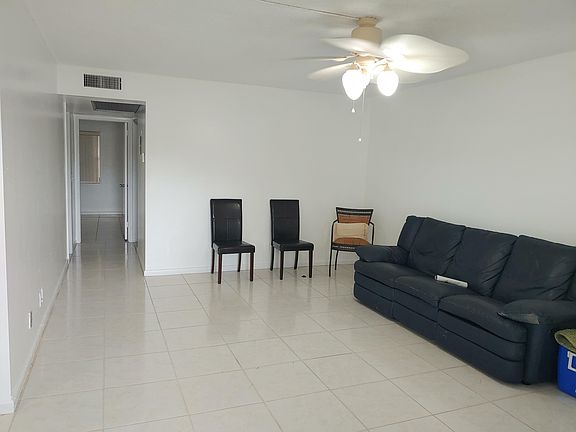 4th image of 232 Sheffield J #J