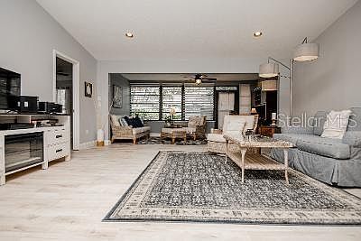 4th image of 2803 Oak Cir