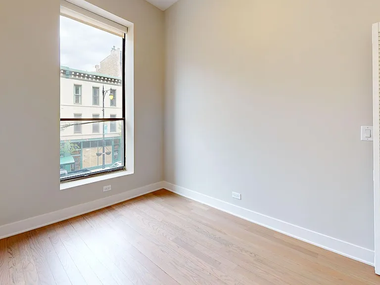 2119 N Clark St — Photo 14