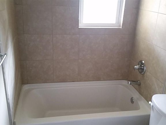 3rd image of 3340 Maplewood Dr