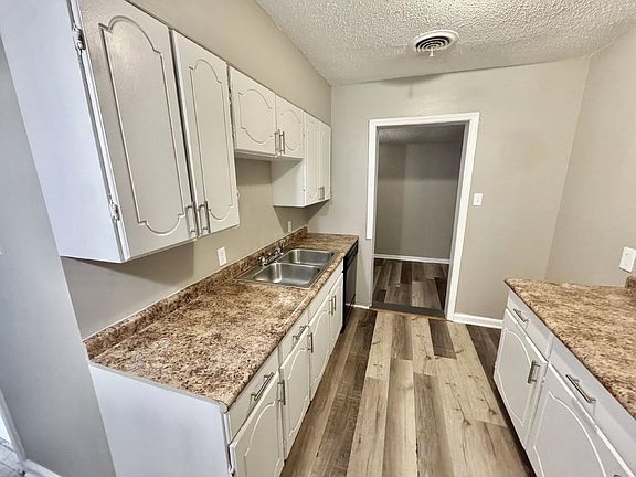 4th image of 3588 Hendricks Ave