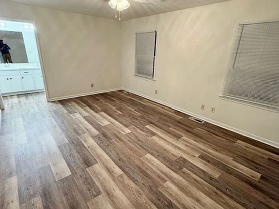 3rd image of 2066 Rexford Rd