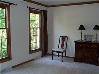 3rd image of 340 Carol Ln