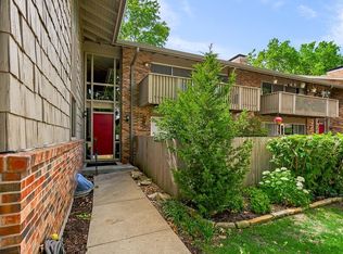 8740 Metcalf Ave #203, Overland Park, KS 66212