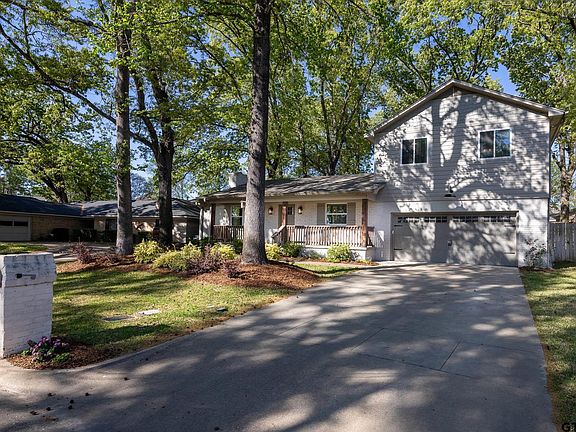5th image of 700 Oxford Dr