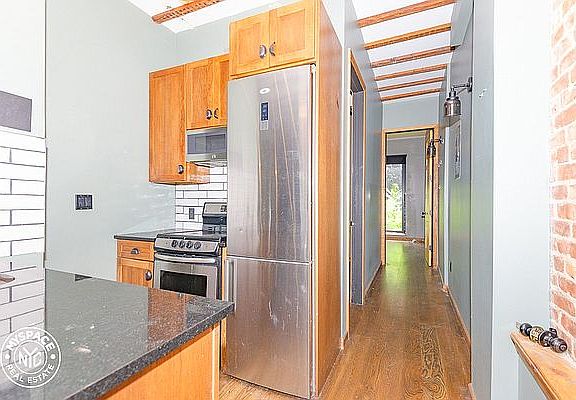 3rd image of 202 Montrose Ave #3M