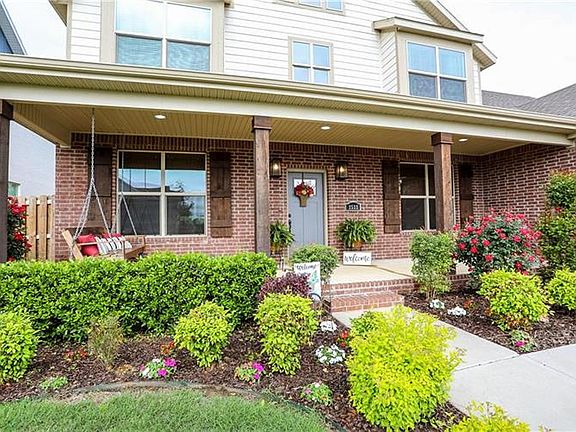 3rd image of 2533 N Glenmoor Dr