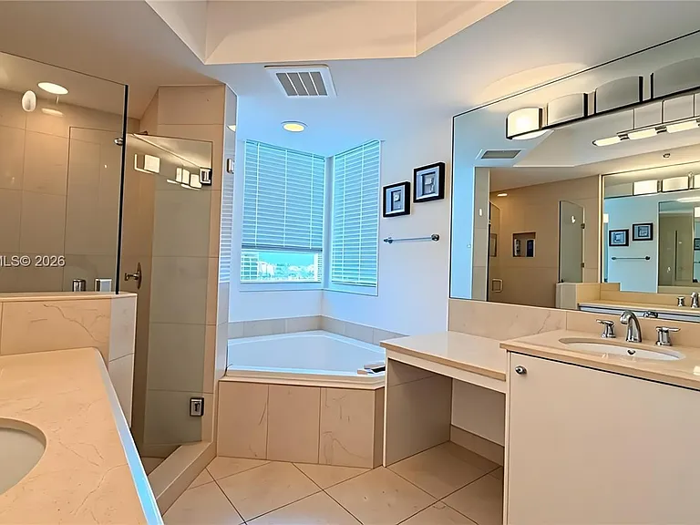 19400 Turnberry Way #1131 — Photo 12