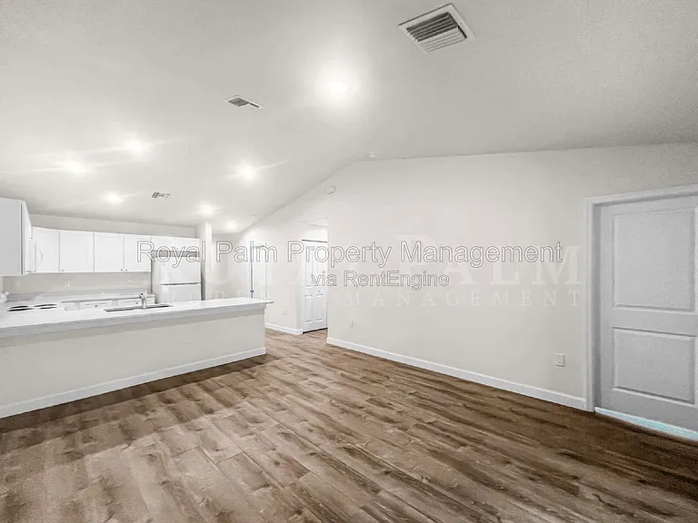 745 Harry Ave S — Photo 10
